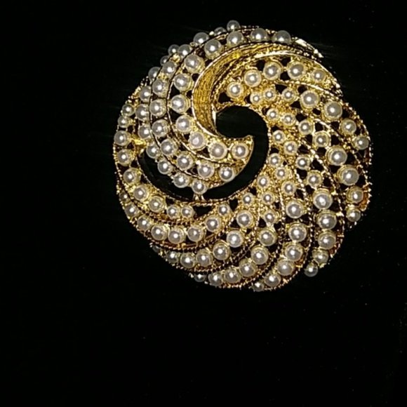 BNWB Anne Klein goldtone imitation Pearl Swirl Pin - Picture 4 of 4